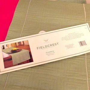 Fieldcrest Classic Tablerunner